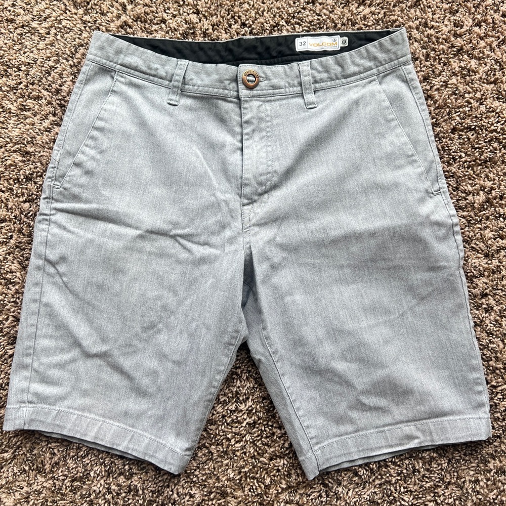 Men’s Volcom Shorts 32